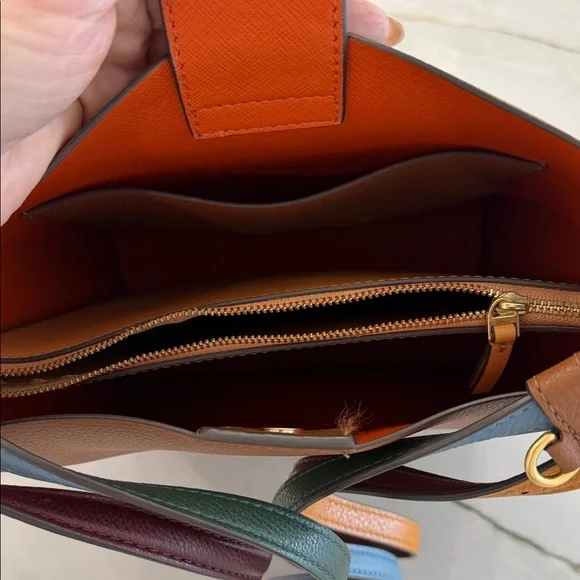 Tory Burch Perry Fine Leather Tote - Picture 4 of 16